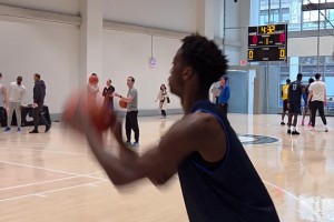 明年状元大热门🔥AJ·迪班萨这跳投动作，稳定但好像慢了点？